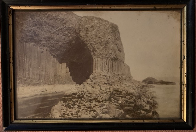 photo ancienne écosse Fini all’s cave, Staffa 54g