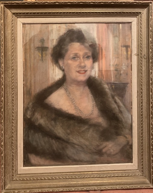 R. …Quiar, Portrait de femme au collier de perle, Pastel 1960